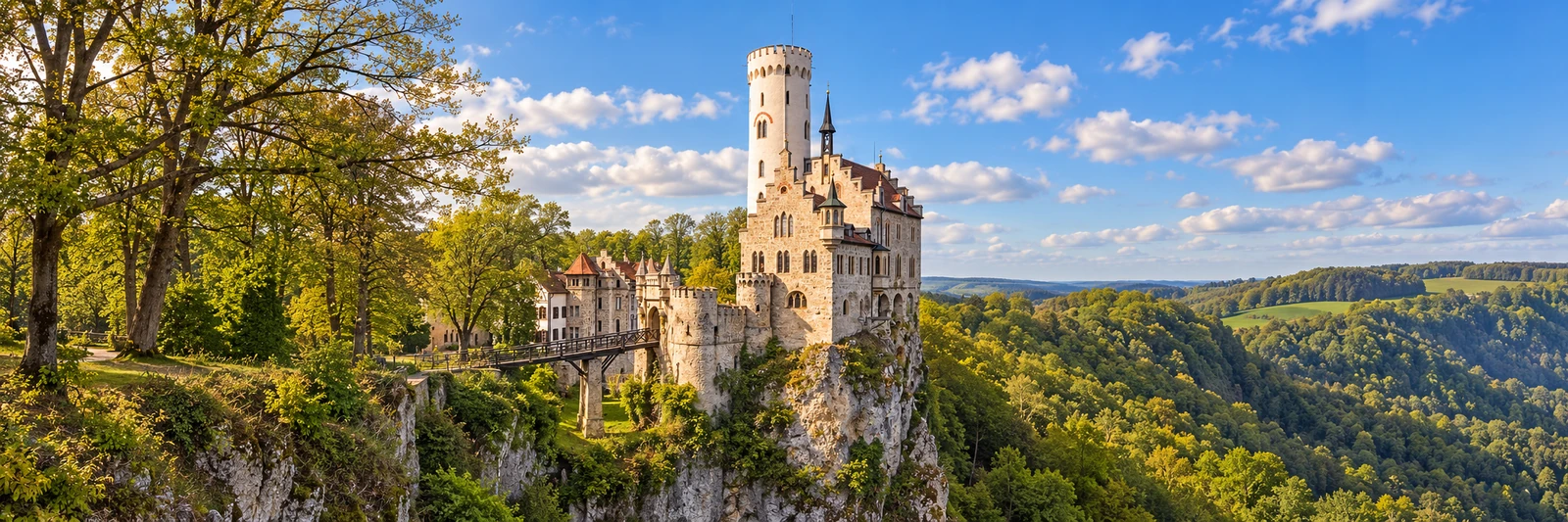 Schloss Lichtenstein über dem Echaztal – KI-gestaltetes Panorama